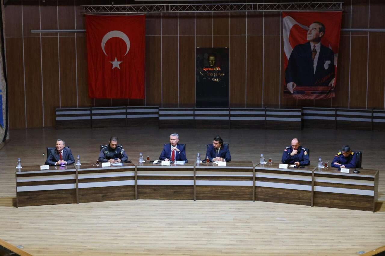 Bodrum Kaymakamı Ali Sırmalı, “Yıl Sonu Değerlendirme Toplantısı”nda Muhtarlarla Bir Araya Geldi 1